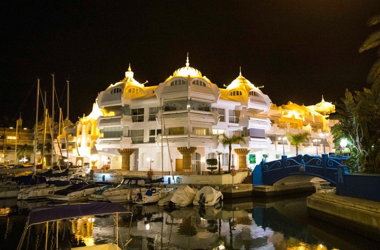 Popeye Suite: Puerto Marina Island Retreat with Rooftop Pool Benalmadena Exterior photo