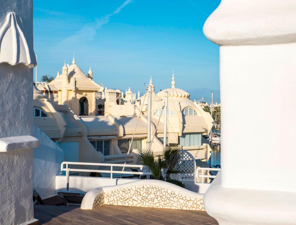 Popeye Suite: Puerto Marina Island Retreat with Rooftop Pool Benalmadena Exterior photo